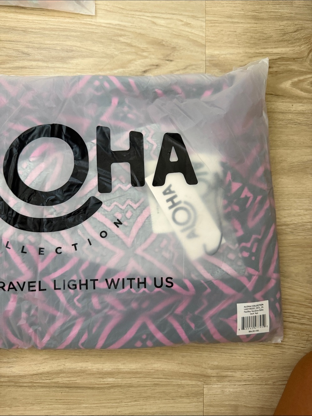 Unopened Robe ALOHA Collection - Picture 3 of 4